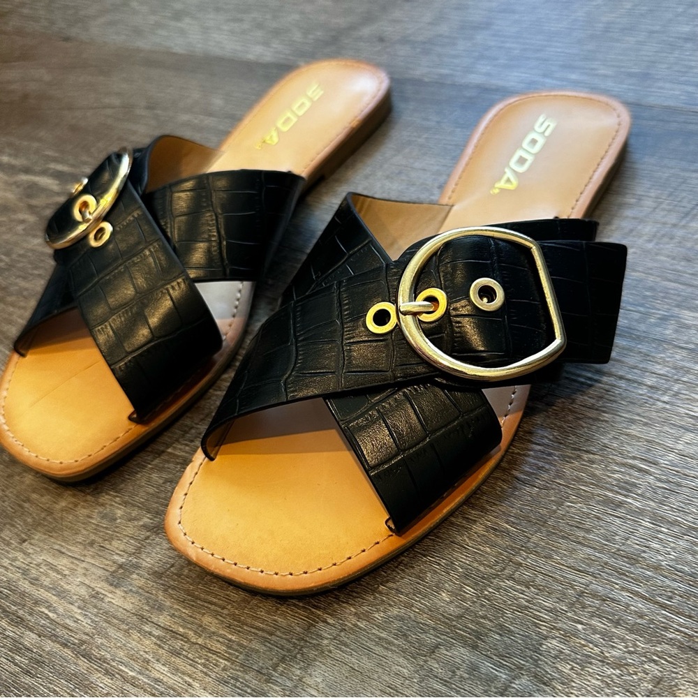 Buckle Soda Oregans Black Buckle Sandals women’s size 6 slip on - Picture 12 of 12